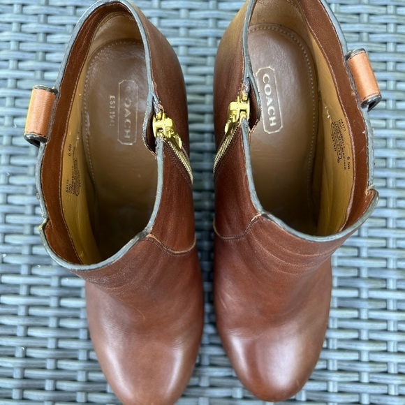 Coach women’s Tavi Brown leather round toe chunky heel booty shoes size 9.5 - Picture 5 of 16